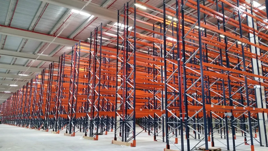 Bodegas en Santiago: vacancia mínima y más proyectos prearrendados