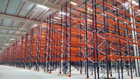 Bodegas en Santiago: vacancia mínima y más proyectos prearrendados